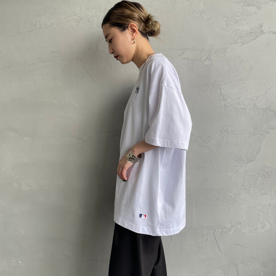 Fanatics [ファナティクス] 別注 MLBバックプリントTシャツ [ML0124FW0013-2-JF] WHITE &&モデル身長：150cm 着用サイズ：S&&