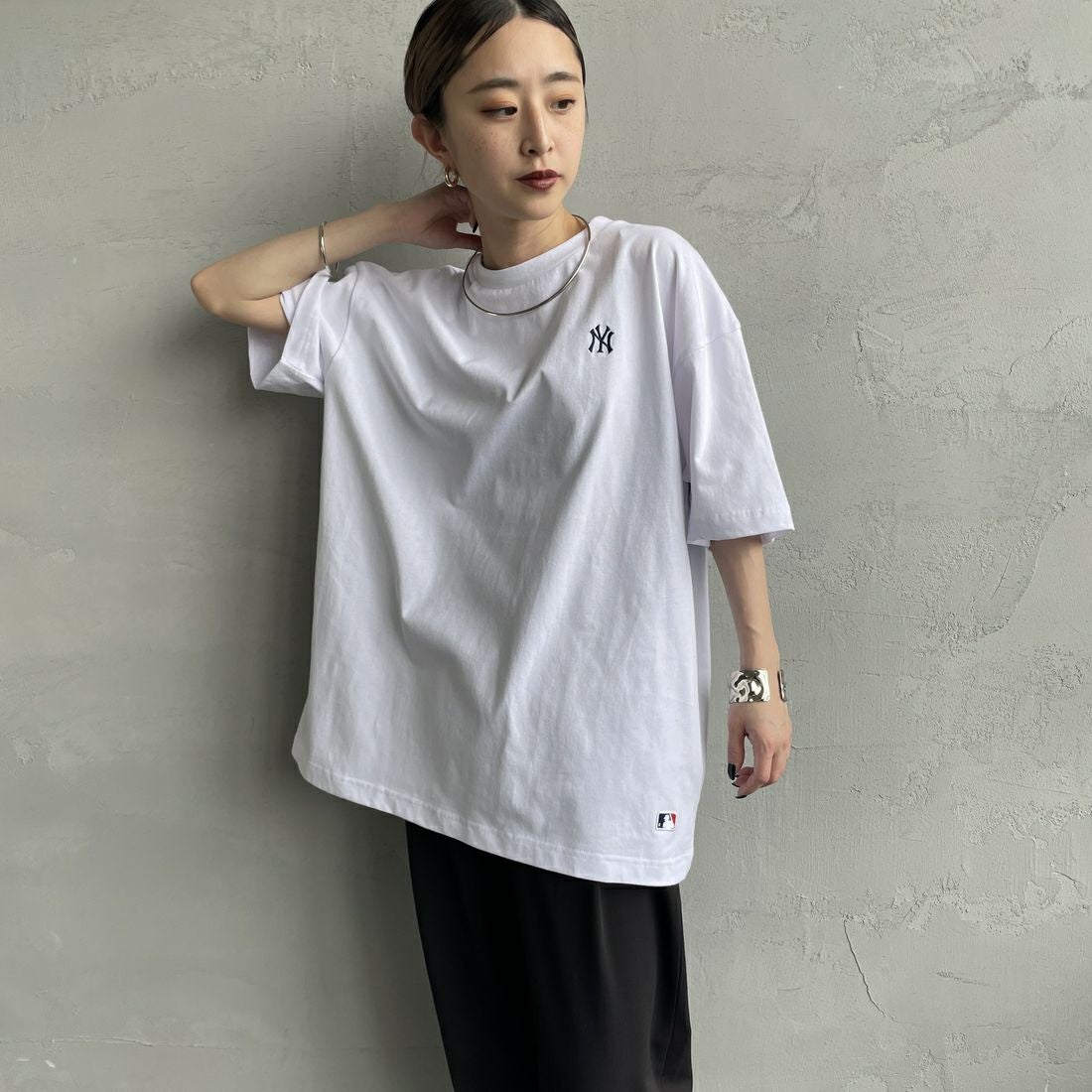 Fanatics [ファナティクス] 別注 MLBバックプリントTシャツ [ML0124FW0013-2-JF] WHITE &&モデル身長：150cm 着用サイズ：S&&