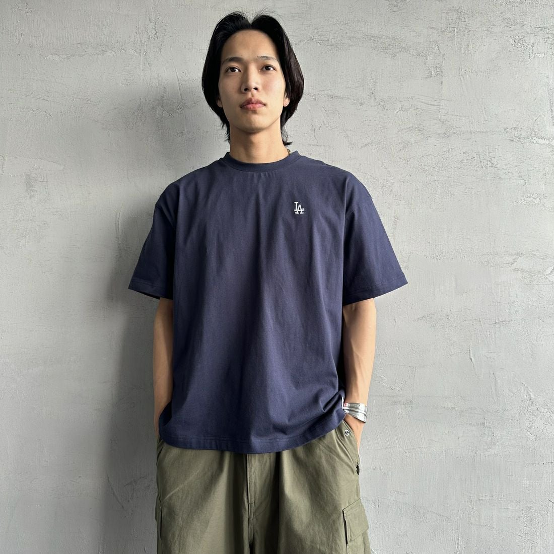 Fanatics [ファナティクス] 別注 MLBバックプリントTシャツ [ML0124FW0013-2-JF] NAVY &&モデル身長：179cm 着用サイズ：L&&