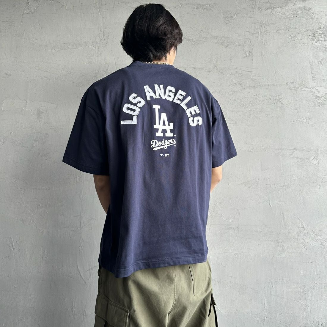 Fanatics [ファナティクス] 別注 MLBバックプリントTシャツ [ML0124FW0013-2-JF] NAVY &&モデル身長：179cm 着用サイズ：L&&