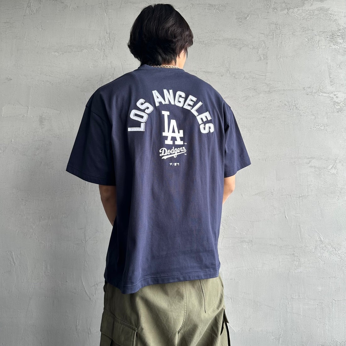 Fanatics [ファナティクス] 別注 MLBバックプリントTシャツ [ML0124FW0013-2-JF] NAVY &&モデル身長：179cm 着用サイズ：L&&