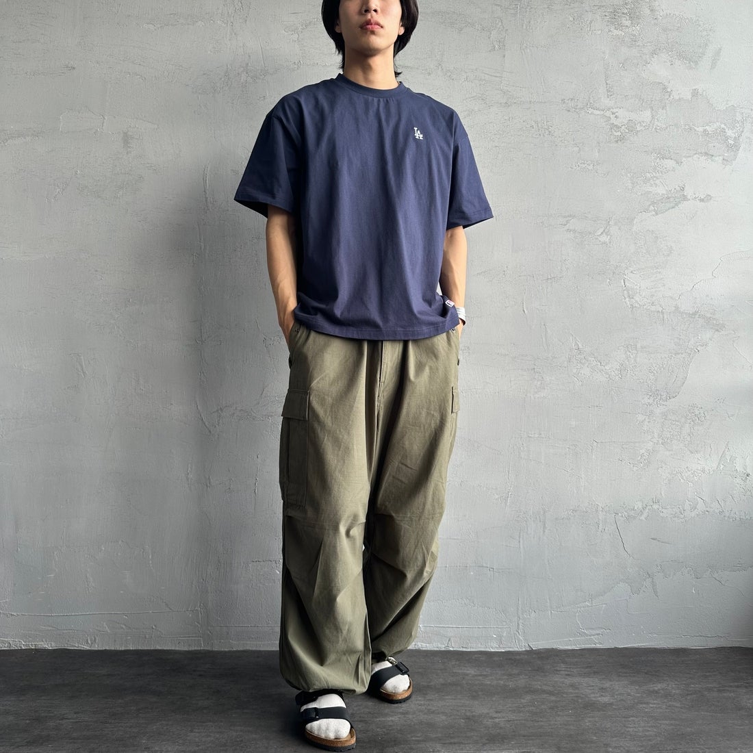 Fanatics [ファナティクス] 別注 MLBバックプリントTシャツ [ML0124FW0013-2-JF] NAVY &&モデル身長：179cm 着用サイズ：L&&