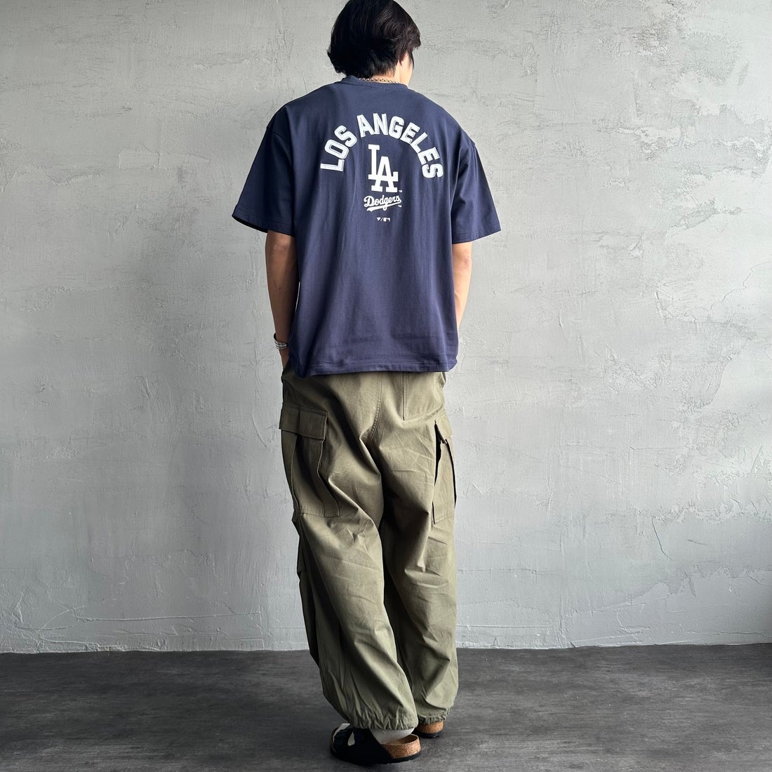 Fanatics [ファナティクス] 別注 MLBバックプリントTシャツ [ML0124FW0013-2-JF] NAVY &&モデル身長：179cm 着用サイズ：L&&