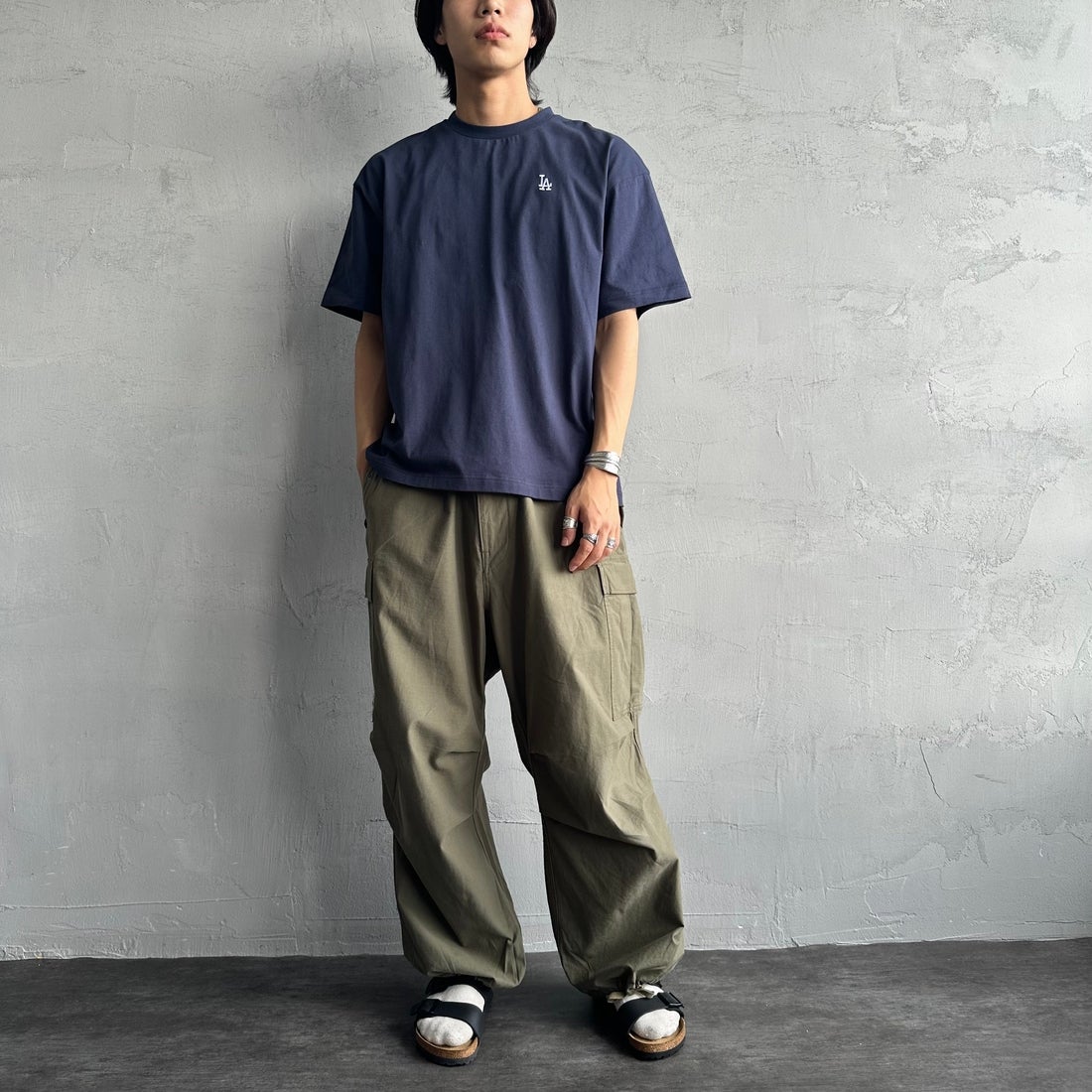 Fanatics [ファナティクス] 別注 MLBバックプリントTシャツ [ML0124FW0013-2-JF] NAVY &&モデル身長：179cm 着用サイズ：L&&