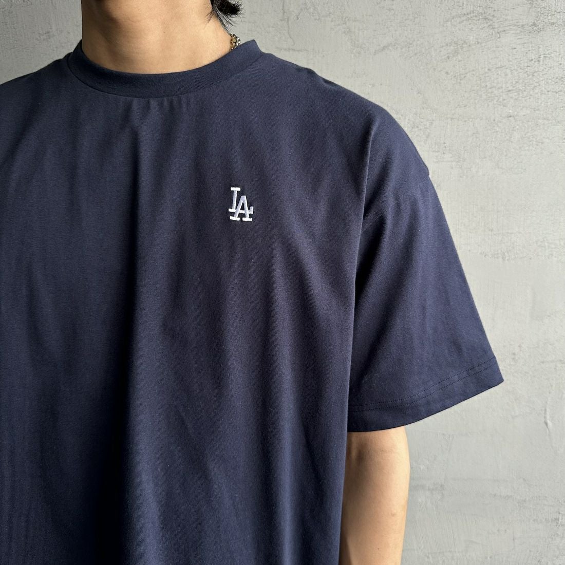 Fanatics [ファナティクス] 別注 MLBバックプリントTシャツ [ML0124FW0013-2-JF] NAVY &&モデル身長：179cm 着用サイズ：L&&