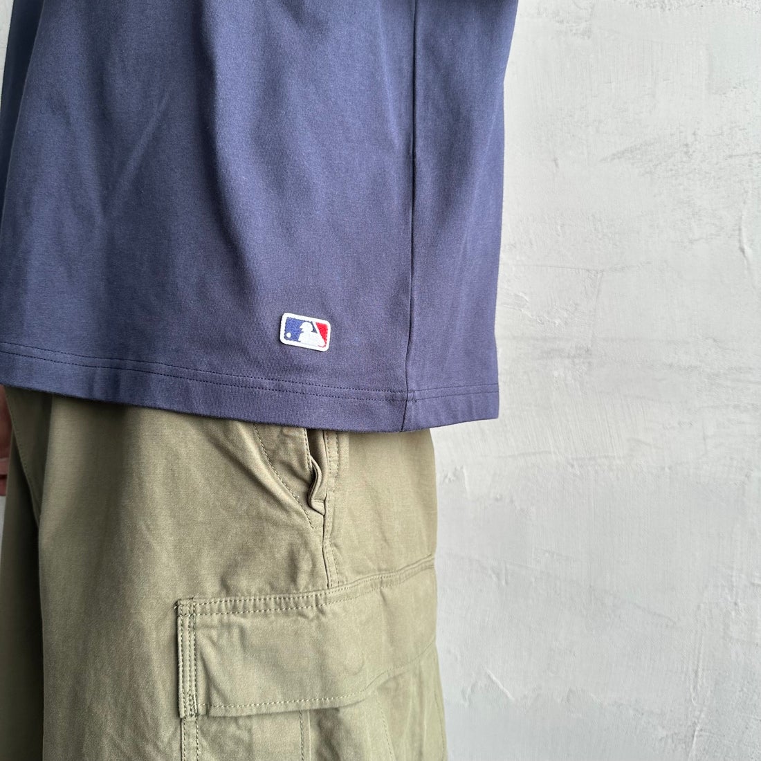 Fanatics [ファナティクス] 別注 MLBバックプリントTシャツ [ML0124FW0013-2-JF] NAVY &&モデル身長：179cm 着用サイズ：L&&