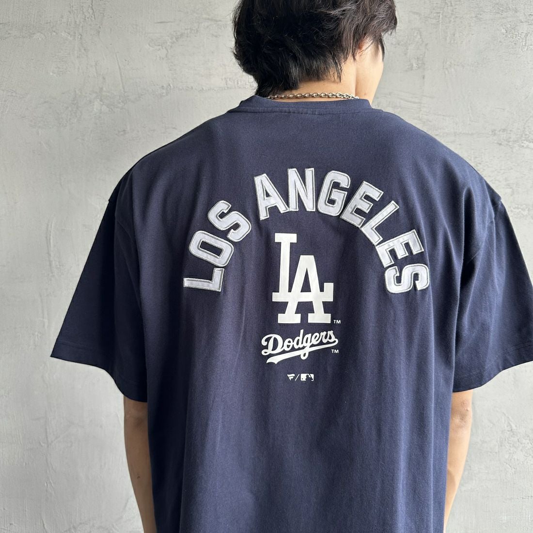 Fanatics [ファナティクス] 別注 MLBバックプリントTシャツ [ML0124FW0013-2-JF] NAVY &&モデル身長：179cm 着用サイズ：L&&