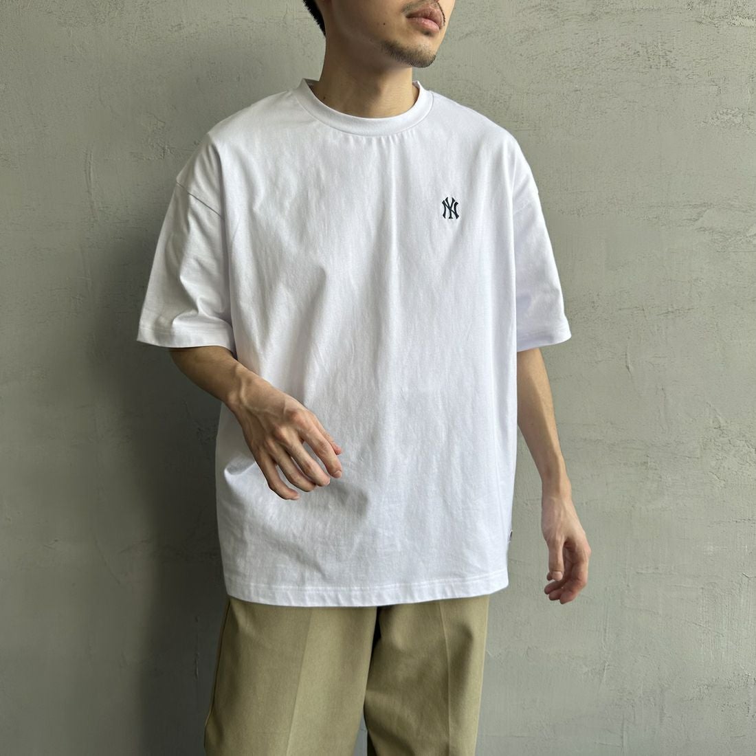 Fanatics [ファナティクス] 別注 MLBバックプリントTシャツ [ML0124FW0013-2-JF] WHITE &&モデル身長：167cm 着用サイズ：L&&