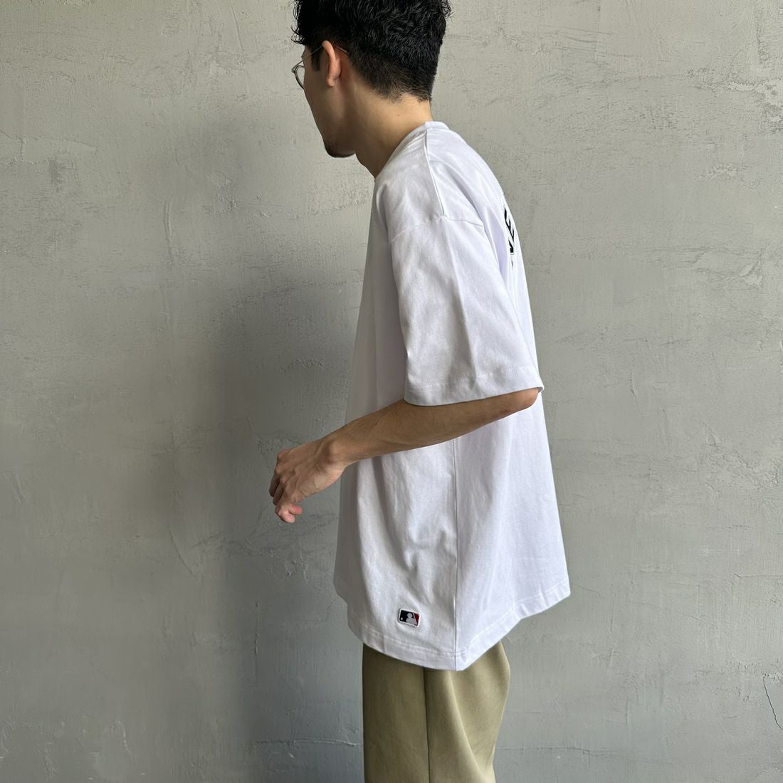 Fanatics [ファナティクス] 別注 MLBバックプリントTシャツ [ML0124FW0013-2-JF] WHITE &&モデル身長：167cm 着用サイズ：L&&