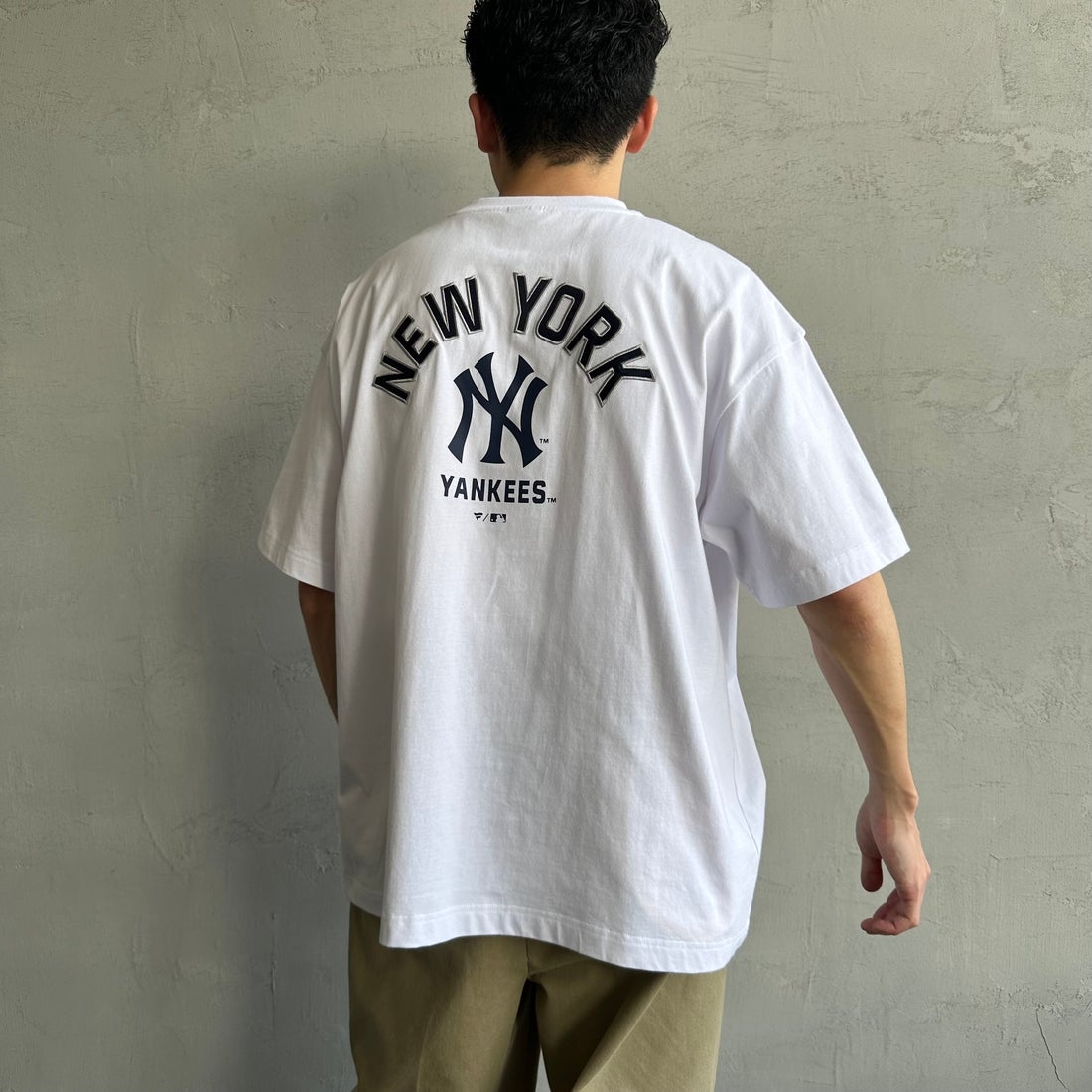 Fanatics [ファナティクス] 別注 MLBバックプリントTシャツ [ML0124FW0013-2-JF] WHITE &&モデル身長：167cm 着用サイズ：L&&
