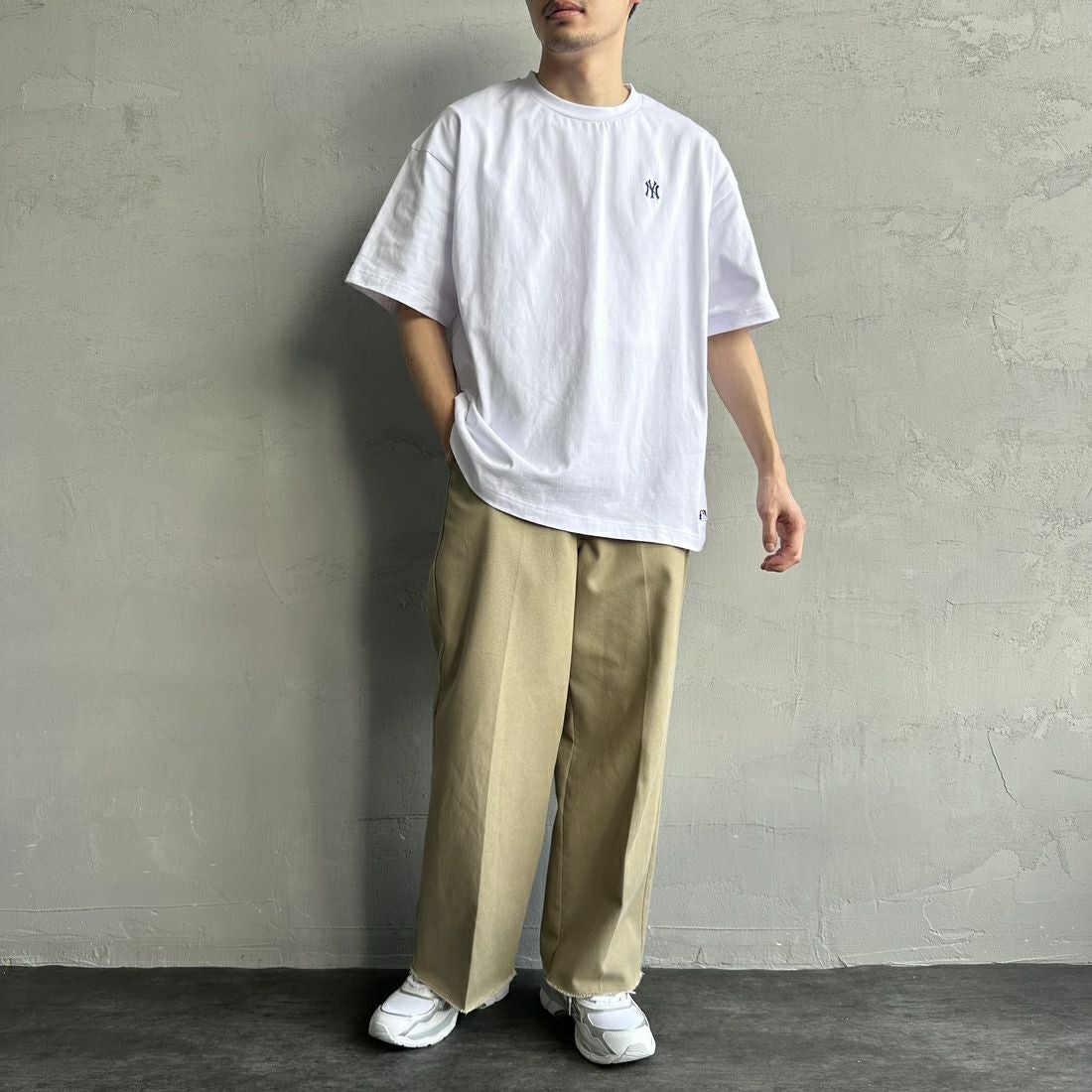 Fanatics [ファナティクス] 別注 MLBバックプリントTシャツ [ML0124FW0013-2-JF] WHITE &&モデル身長：167cm 着用サイズ：L&&