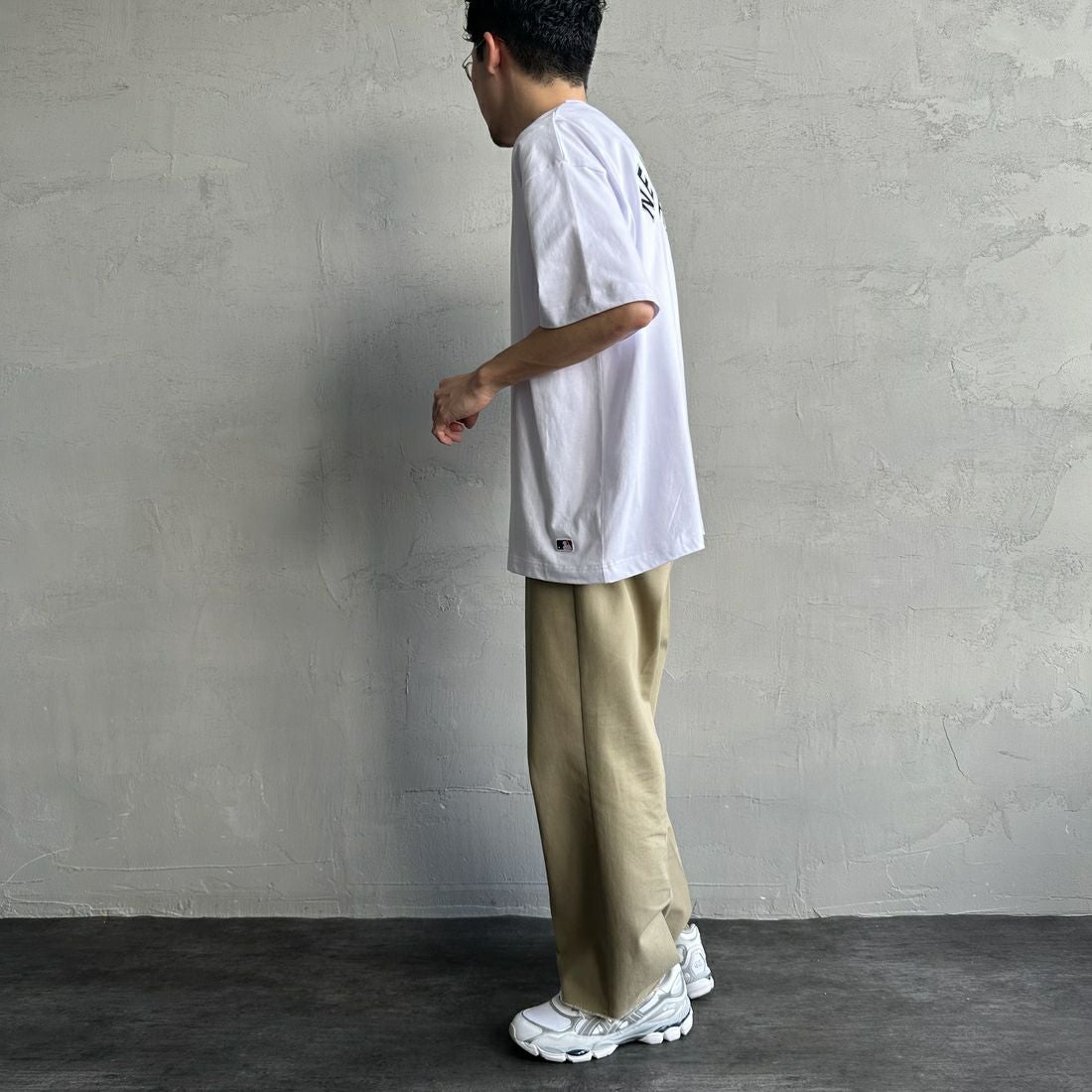 Fanatics [ファナティクス] 別注 MLBバックプリントTシャツ [ML0124FW0013-2-JF] WHITE &&モデル身長：167cm 着用サイズ：L&&