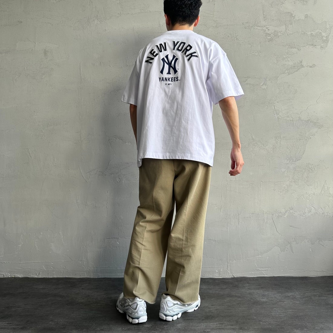 Fanatics [ファナティクス] 別注 MLBバックプリントTシャツ [ML0124FW0013-2-JF] WHITE &&モデル身長：167cm 着用サイズ：L&&