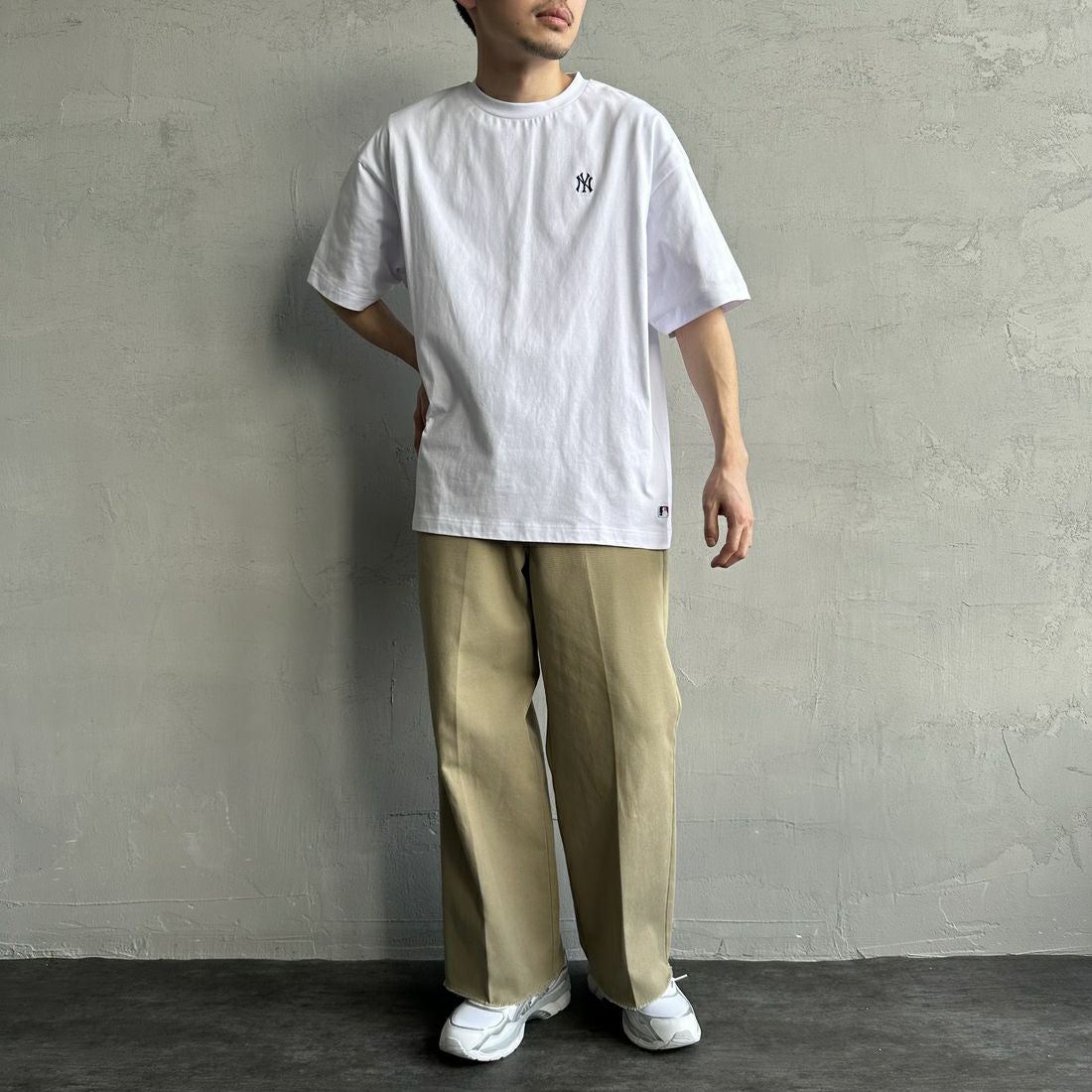 Fanatics [ファナティクス] 別注 MLBバックプリントTシャツ [ML0124FW0013-2-JF] WHITE &&モデル身長：167cm 着用サイズ：L&&