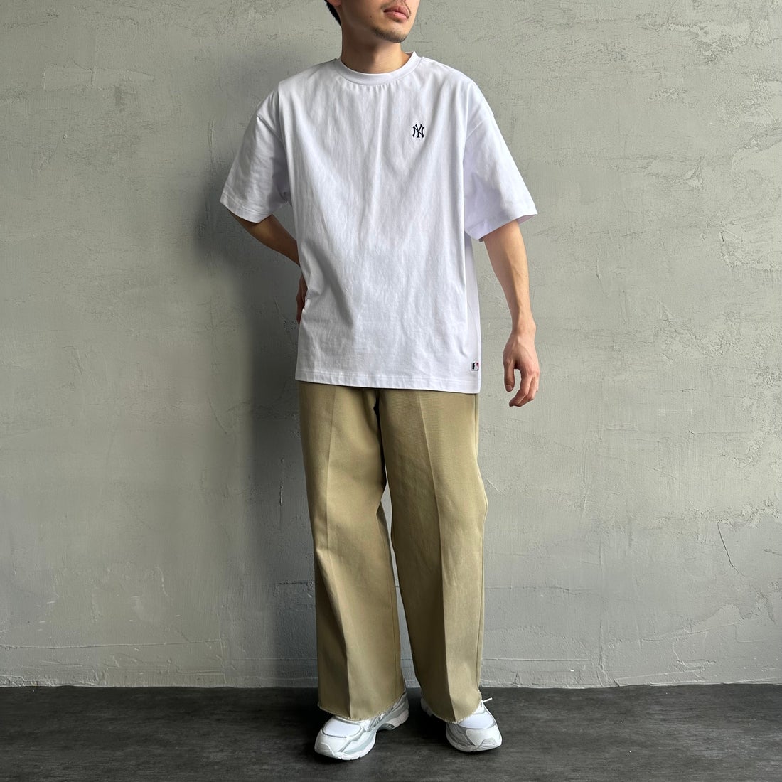 Fanatics [ファナティクス] 別注 MLBバックプリントTシャツ [ML0124FW0013-2-JF] WHITE &&モデル身長：167cm 着用サイズ：L&&