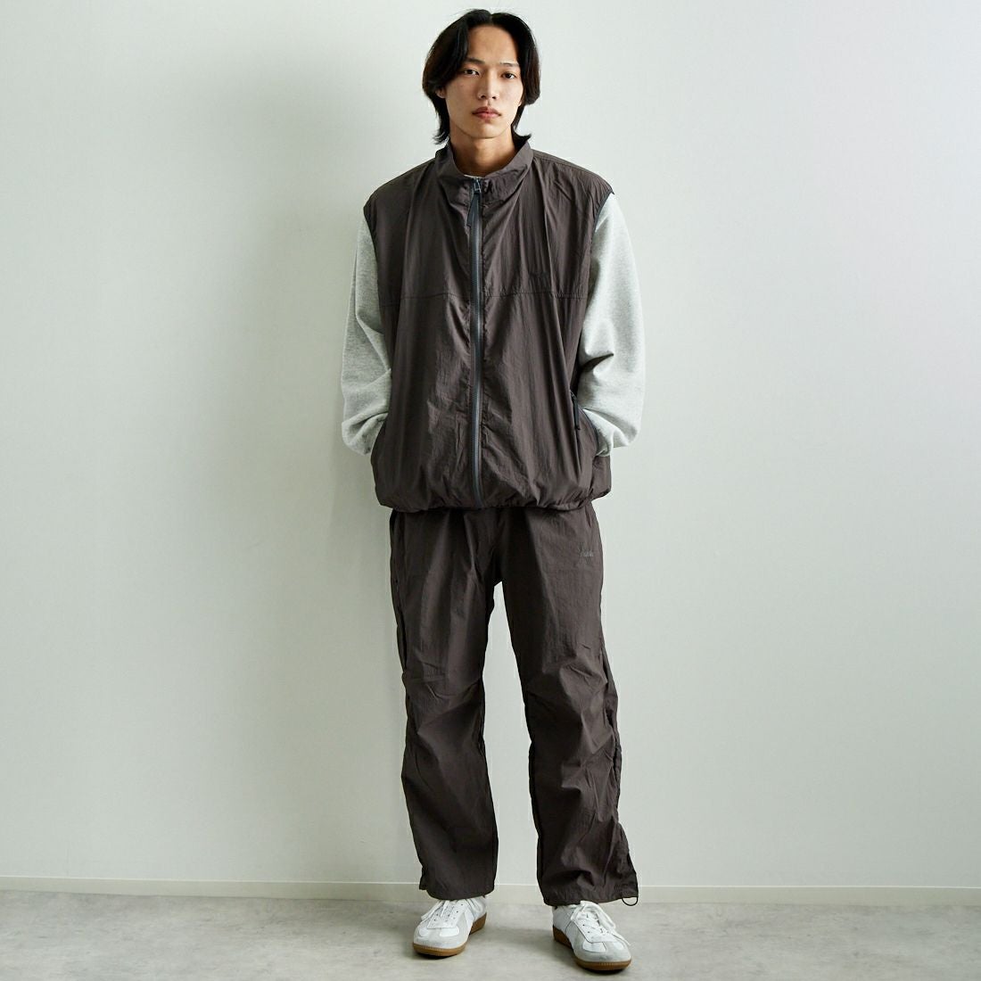 frostline [フロストライン] 別注 ナイロンパンツ [FL7-PT-IN5-JF] CHARCOAL &&モデル身長：179cm 着用サイズ：L&&