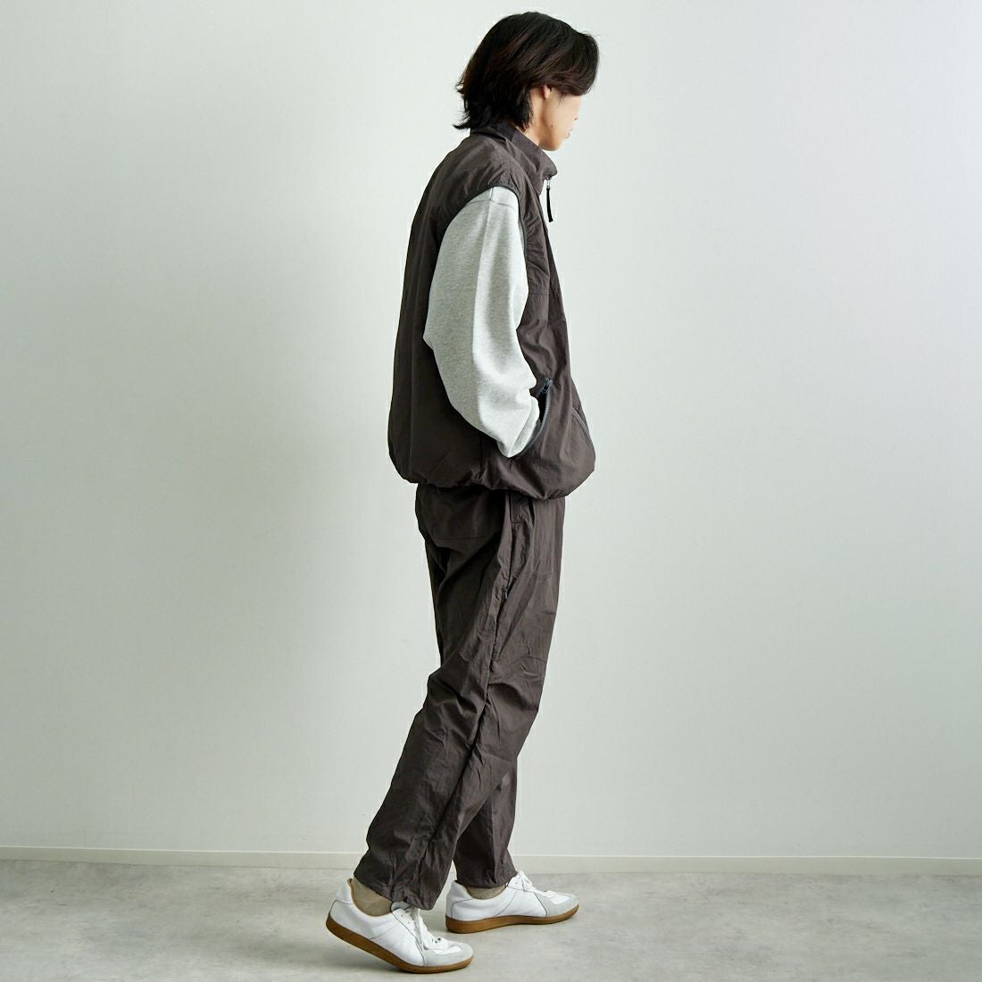 frostline [フロストライン] 別注 ナイロンパンツ [FL7-PT-IN5-JF] CHARCOAL &&モデル身長：179cm 着用サイズ：L&&