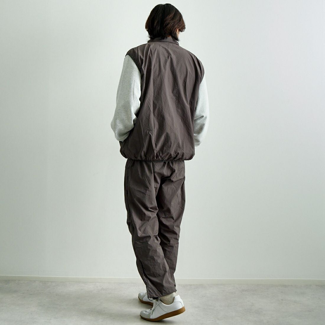 frostline [フロストライン] 別注 ナイロンパンツ [FL7-PT-IN5-JF] CHARCOAL &&モデル身長：179cm 着用サイズ：L&&