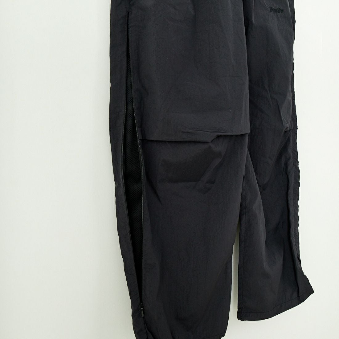 frostline [フロストライン] 別注 ナイロンパンツ [FL7-PT-IN5-JF] BLACK