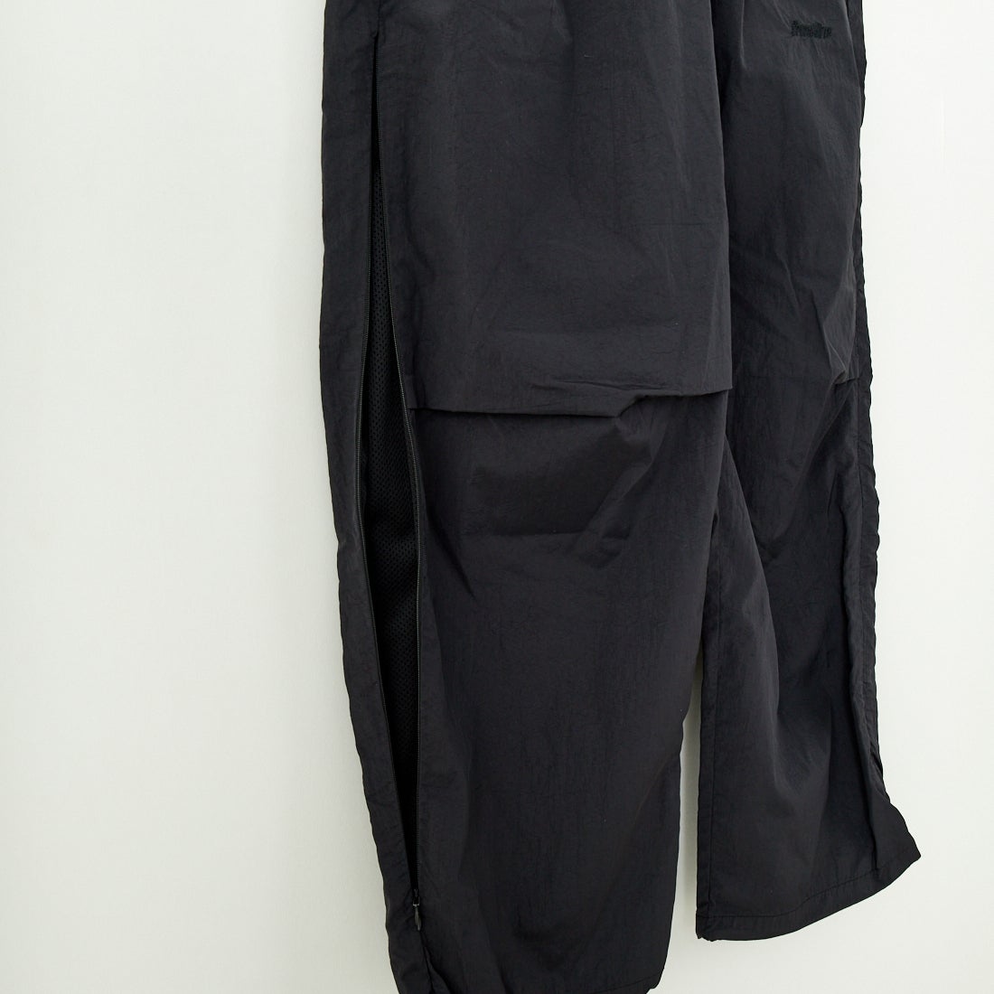 frostline [フロストライン] 別注 ナイロンパンツ [FL7-PT-IN5-JF] BLACK