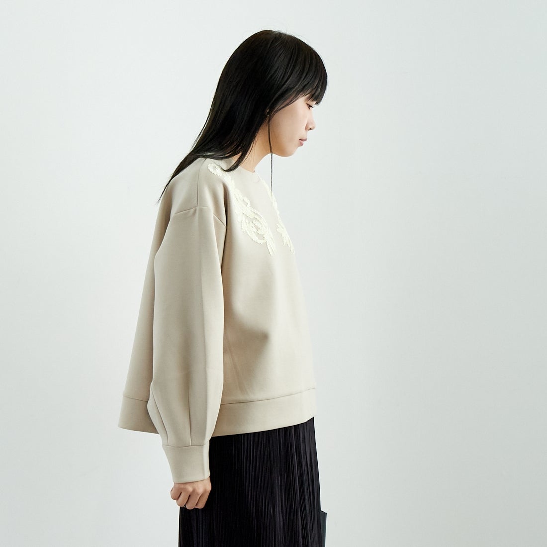 Jeans Factory Clothes [ジーンズファクトリークローズ] ダンボールニットテープ刺繍プルオーバー [149809] 27 ｸﾞﾚｰｼﾞｭ &&モデル身長：167cm 着用サイズ：F&&