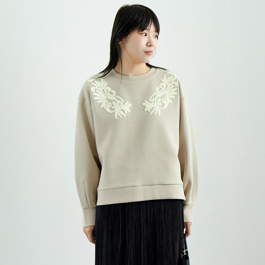 Jeans Factory Clothes [ジーンズファクトリークローズ] ダンボールニットテープ刺繍プルオーバー [149809] 27 ｸﾞﾚｰｼﾞｭ &&モデル身長：167cm 着用サイズ：F&&