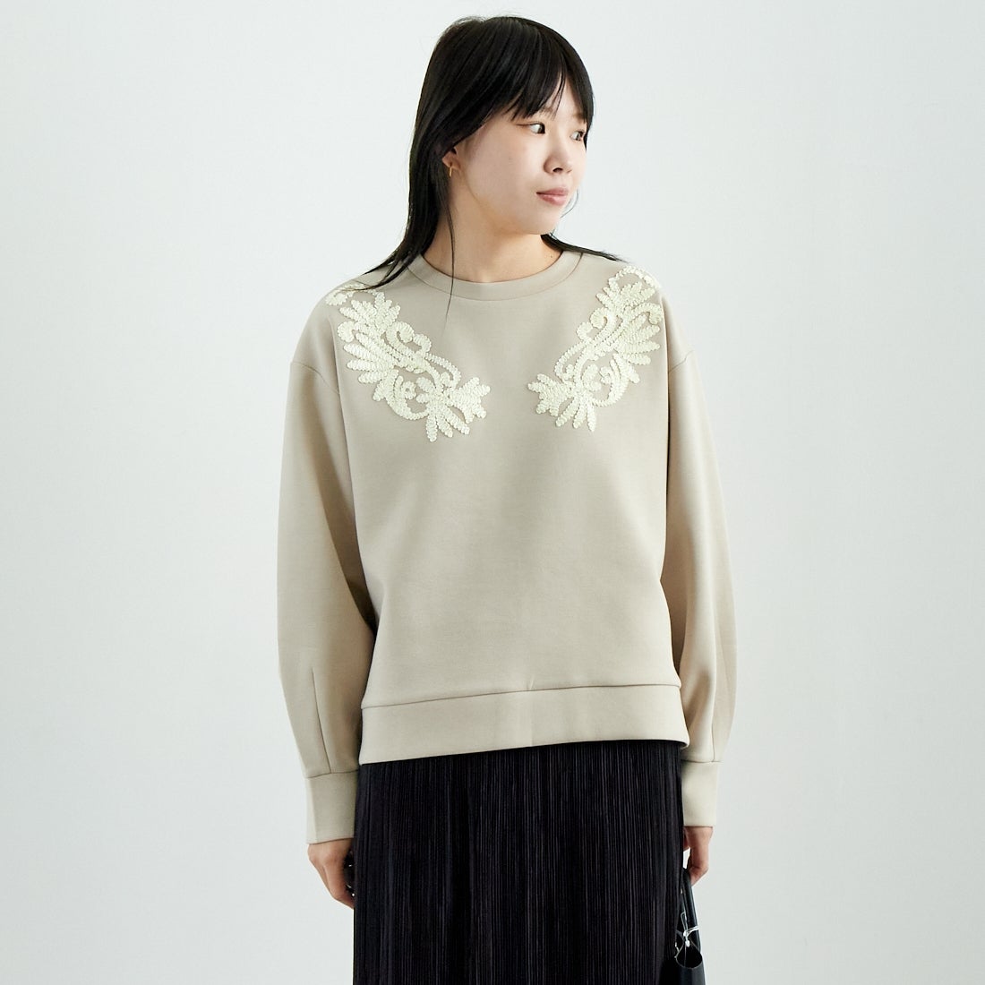 Jeans Factory Clothes [ジーンズファクトリークローズ] ダンボールニットテープ刺繍プルオーバー [149809] 27 ｸﾞﾚｰｼﾞｭ &&モデル身長：167cm 着用サイズ：F&&