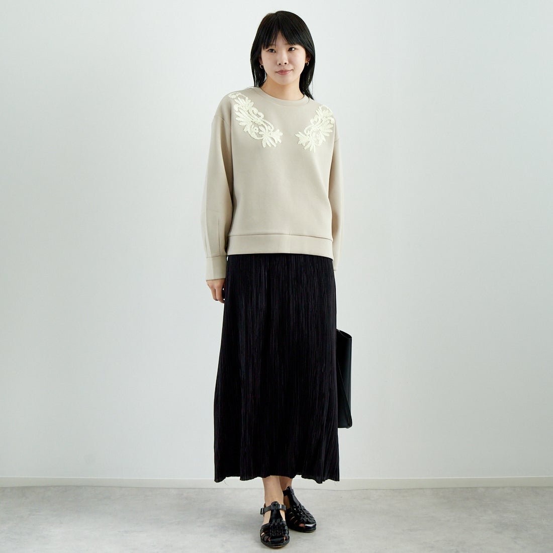 Jeans Factory Clothes [ジーンズファクトリークローズ] ダンボールニットテープ刺繍プルオーバー [149809] 27 ｸﾞﾚｰｼﾞｭ &&モデル身長：167cm 着用サイズ：F&&