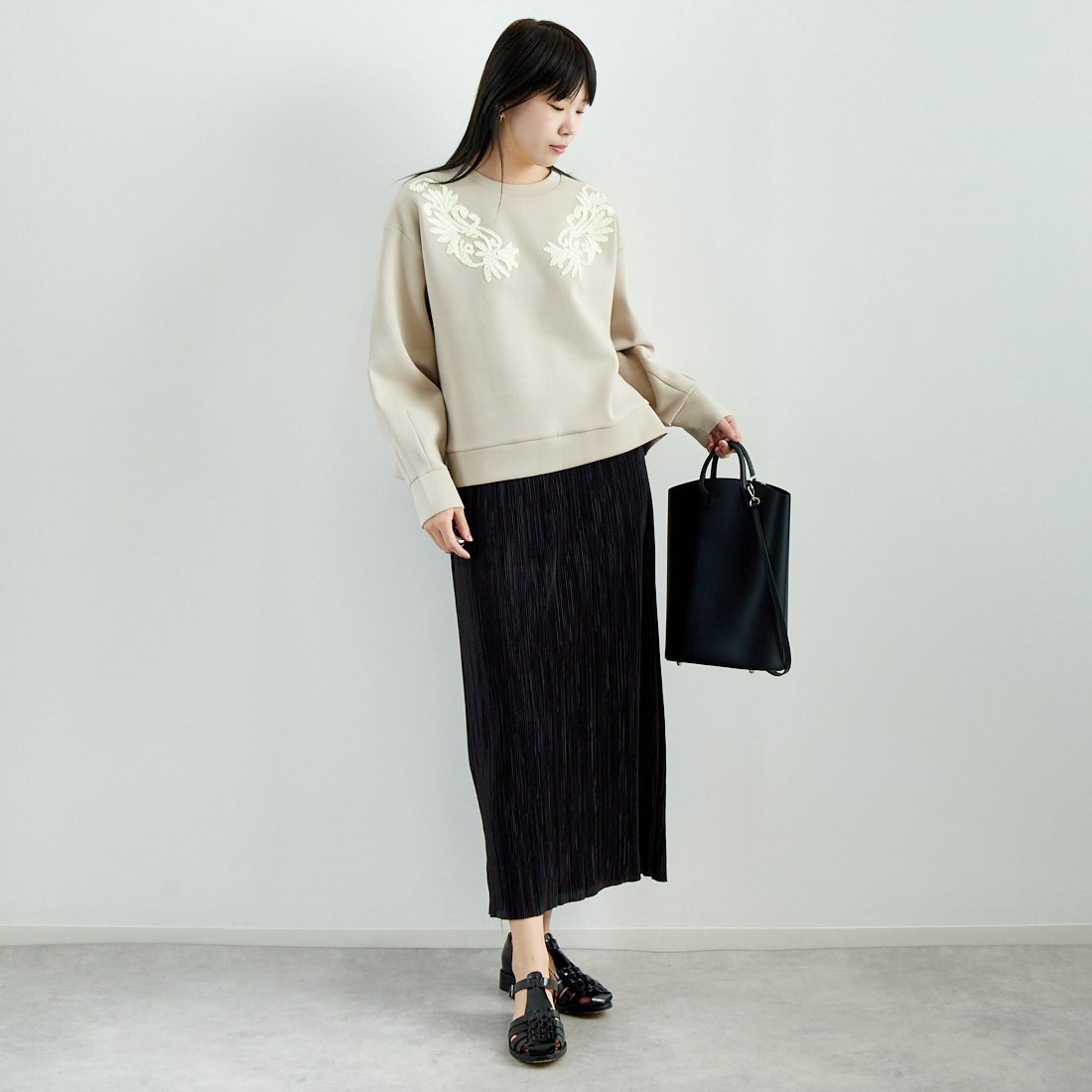 Jeans Factory Clothes [ジーンズファクトリークローズ] ダンボールニットテープ刺繍プルオーバー [149809] 27 ｸﾞﾚｰｼﾞｭ &&モデル身長：167cm 着用サイズ：F&&