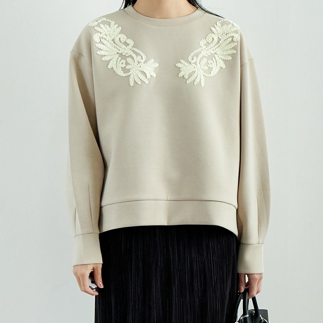 Jeans Factory Clothes [ジーンズファクトリークローズ] ダンボールニットテープ刺繍プルオーバー [149809] 27 ｸﾞﾚｰｼﾞｭ &&モデル身長：167cm 着用サイズ：F&&