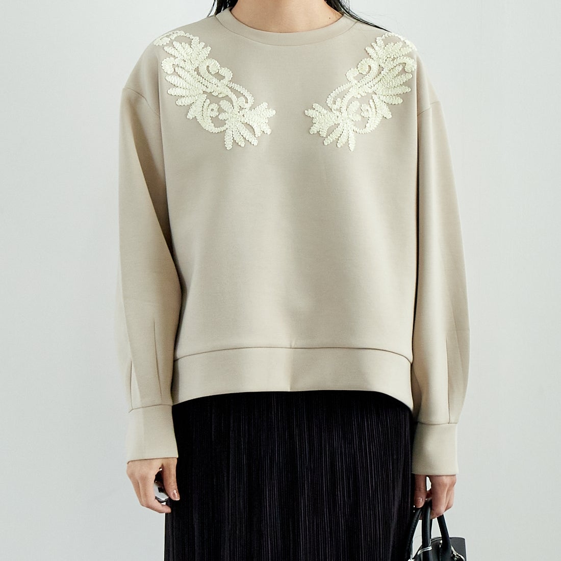 Jeans Factory Clothes [ジーンズファクトリークローズ] ダンボールニットテープ刺繍プルオーバー [149809] 27 ｸﾞﾚｰｼﾞｭ &&モデル身長：167cm 着用サイズ：F&&