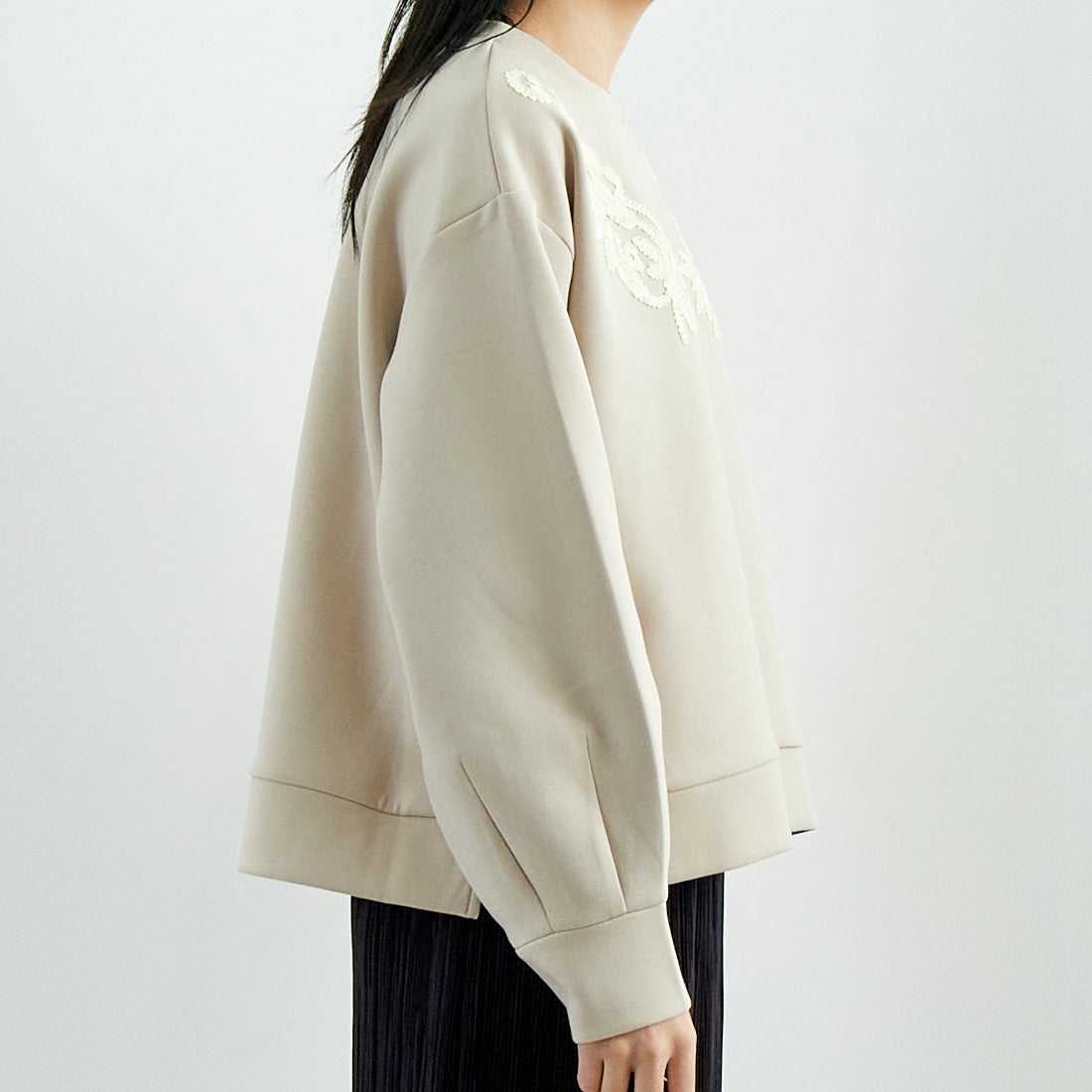 Jeans Factory Clothes [ジーンズファクトリークローズ] ダンボールニットテープ刺繍プルオーバー [149809] 27 ｸﾞﾚｰｼﾞｭ &&モデル身長：167cm 着用サイズ：F&&