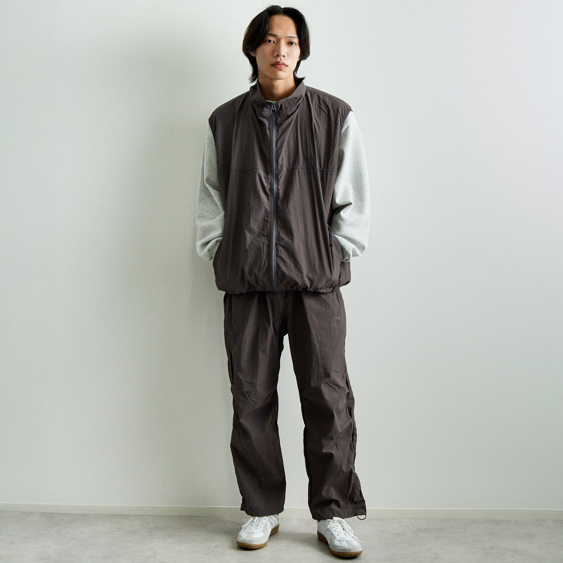 frostline [フロストライン] 別注 ナイロンベスト [FL9-VT-IN5-JF] CHARCOAL &&モデル身長：179cm 着用サイズ：L&&