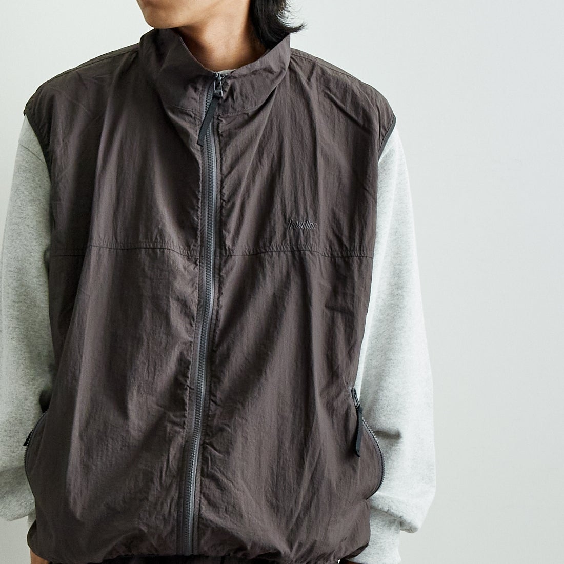 frostline [フロストライン] 別注 ナイロンベスト [FL9-VT-IN5-JF] CHARCOAL