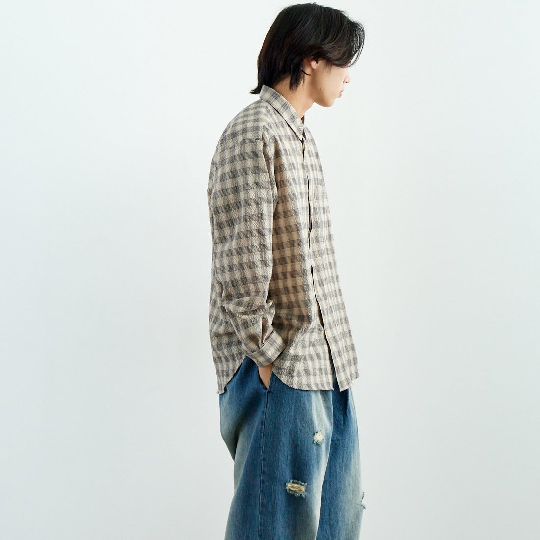 Noir Fabrik [ヌワールファブリック] エアコットンサッカーレギュラーカラーシャツ [JFCM-PS52-02] BEG CHECK &&モデル身長：179cm 着用サイズ：L&&