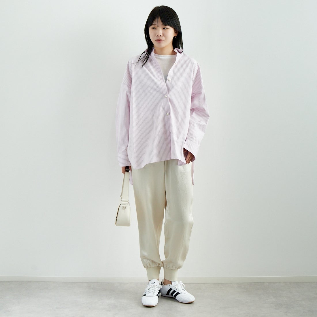 MICA&DEAL [マイカアンドディール] サテンリブパンツ [0125103025] L/BEIGE &&モデル身長：167cm 着用サイズ：F&&