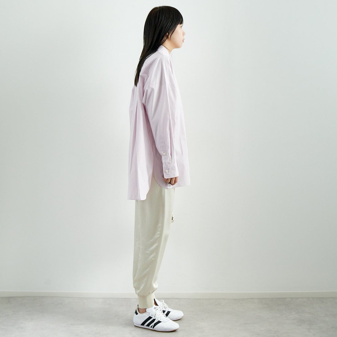 MICA&DEAL [マイカアンドディール] サテンリブパンツ [0125103025] L/BEIGE &&モデル身長：167cm 着用サイズ：F&&