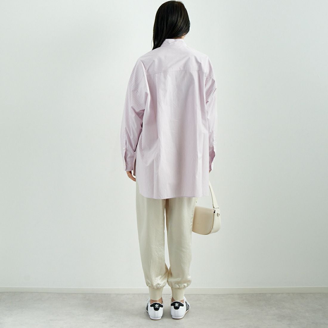 MICA&DEAL [マイカアンドディール] サテンリブパンツ [0125103025] L/BEIGE &&モデル身長：167cm 着用サイズ：F&&