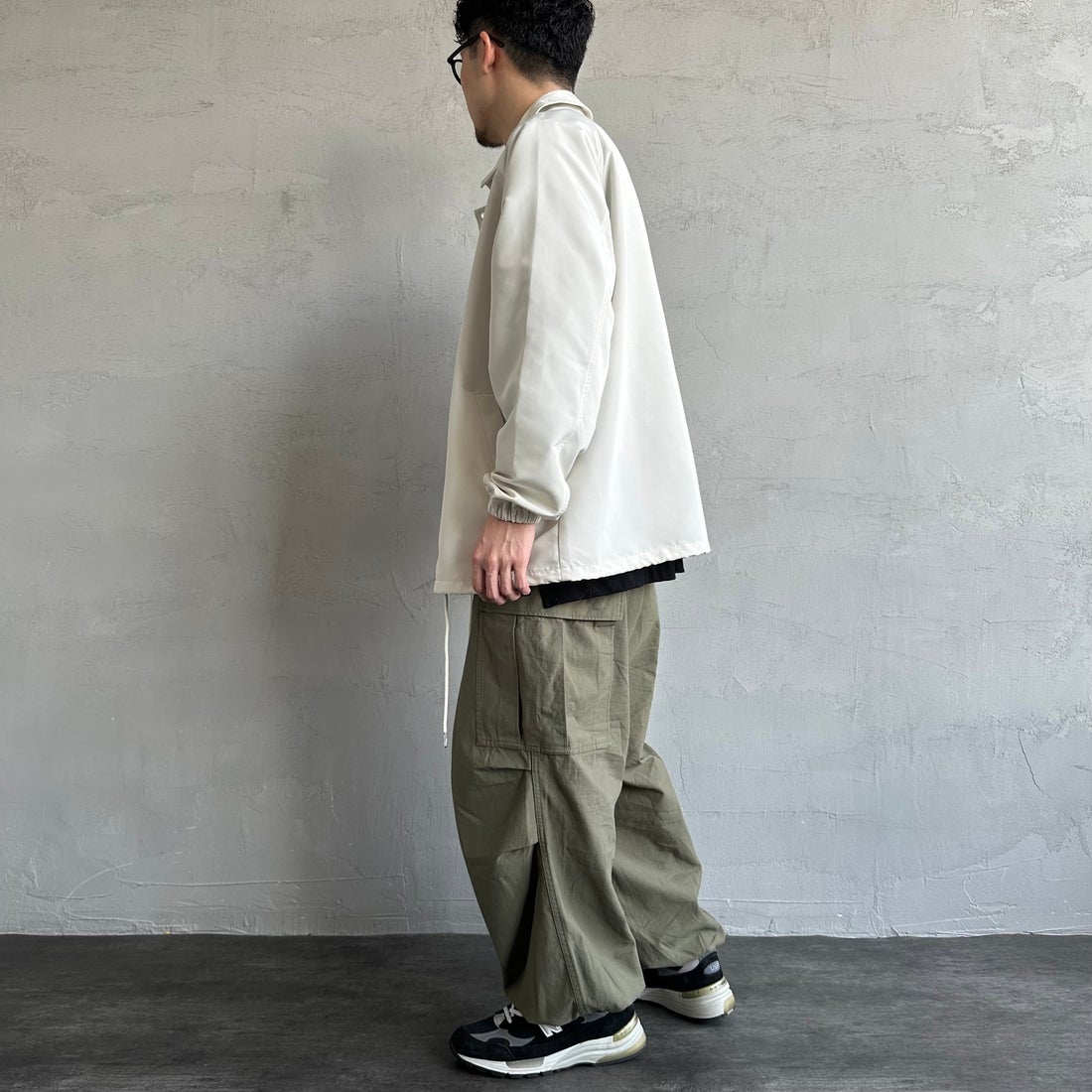 UNIVERSAL OVERALL [ユニバーサルオーバーオール] 別注 コーチジャケット [U2511422IN-JF] OFF &&モデル身長：168cm 着用サイズ：M&&