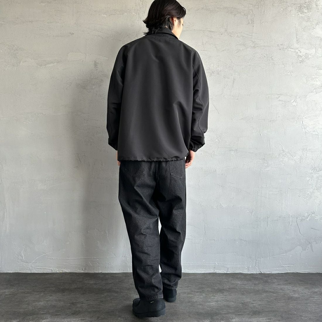 UNIVERSAL OVERALL [ユニバーサルオーバーオール] 別注 コーチジャケット [U2511422IN-JF] BLACK &&モデル身長：179cm 着用サイズ：L&&