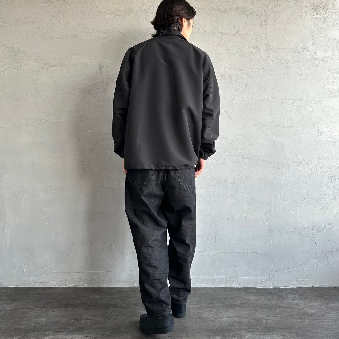 UNIVERSAL OVERALL [ユニバーサルオーバーオール] 別注 コーチジャケット [U2511422IN-JF] BLACK &&モデル身長：179cm 着用サイズ：L&&