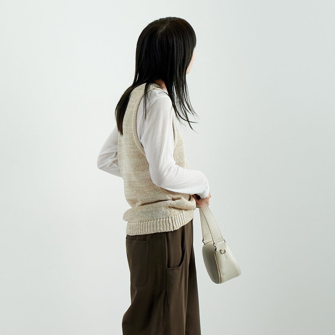 CLOCHE [クロシェ] スパンコール和紙ニットベスト [51285587] 031 ﾍﾞｰｼﾞｭ &&モデル身長：167cm 着用サイズ：2&&