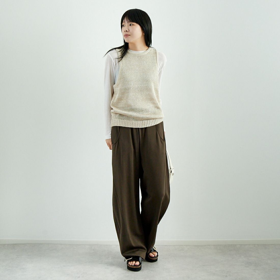 CLOCHE [クロシェ] スパンコール和紙ニットベスト [51285587] 031 ﾍﾞｰｼﾞｭ &&モデル身長：167cm 着用サイズ：2&&