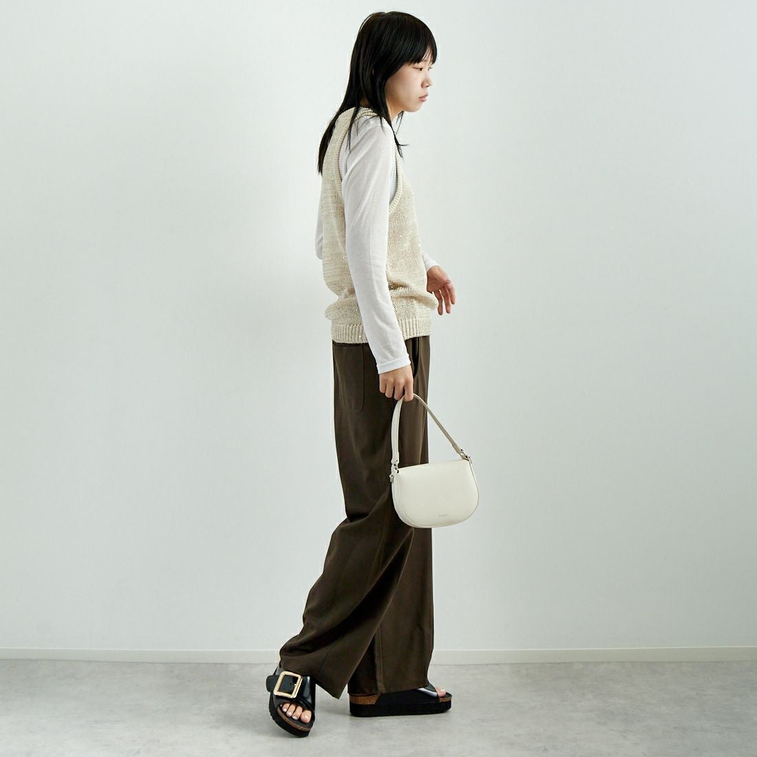 CLOCHE [クロシェ] スパンコール和紙ニットベスト [51285587] 031 ﾍﾞｰｼﾞｭ &&モデル身長：167cm 着用サイズ：2&&