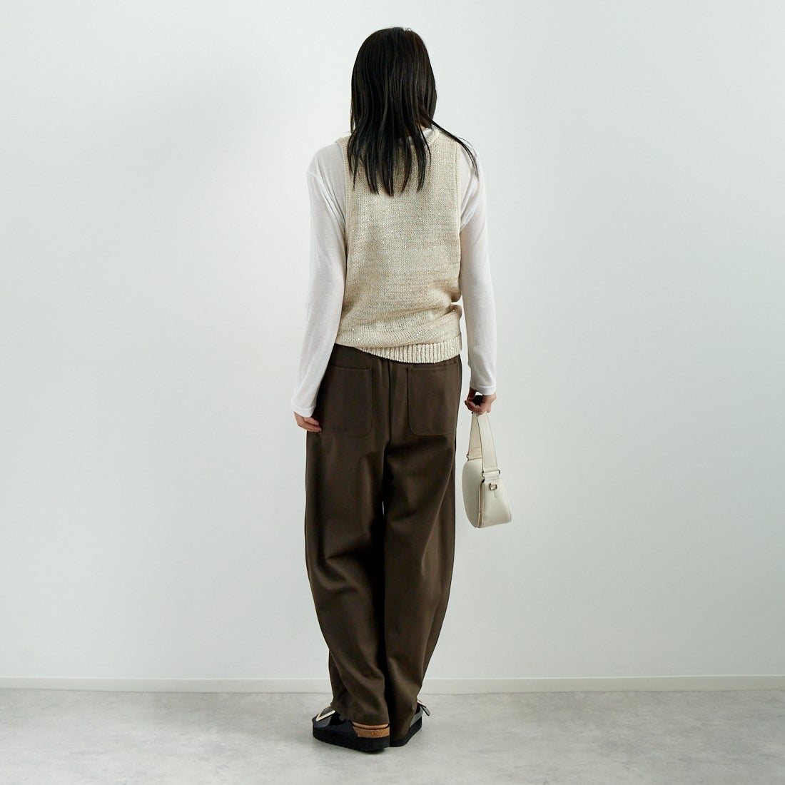 CLOCHE [クロシェ] スパンコール和紙ニットベスト [51285587] 031 ﾍﾞｰｼﾞｭ &&モデル身長：167cm 着用サイズ：2&&