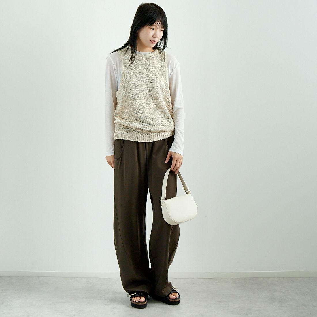 CLOCHE [クロシェ] スパンコール和紙ニットベスト [51285587] 031 ﾍﾞｰｼﾞｭ &&モデル身長：167cm 着用サイズ：2&&