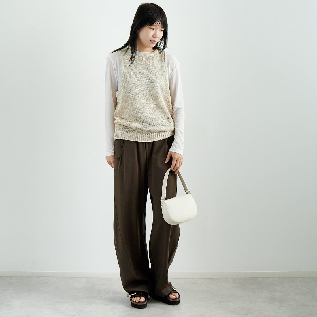 CLOCHE [クロシェ] スパンコール和紙ニットベスト [51285587] 031 ﾍﾞｰｼﾞｭ &&モデル身長：167cm 着用サイズ：2&&