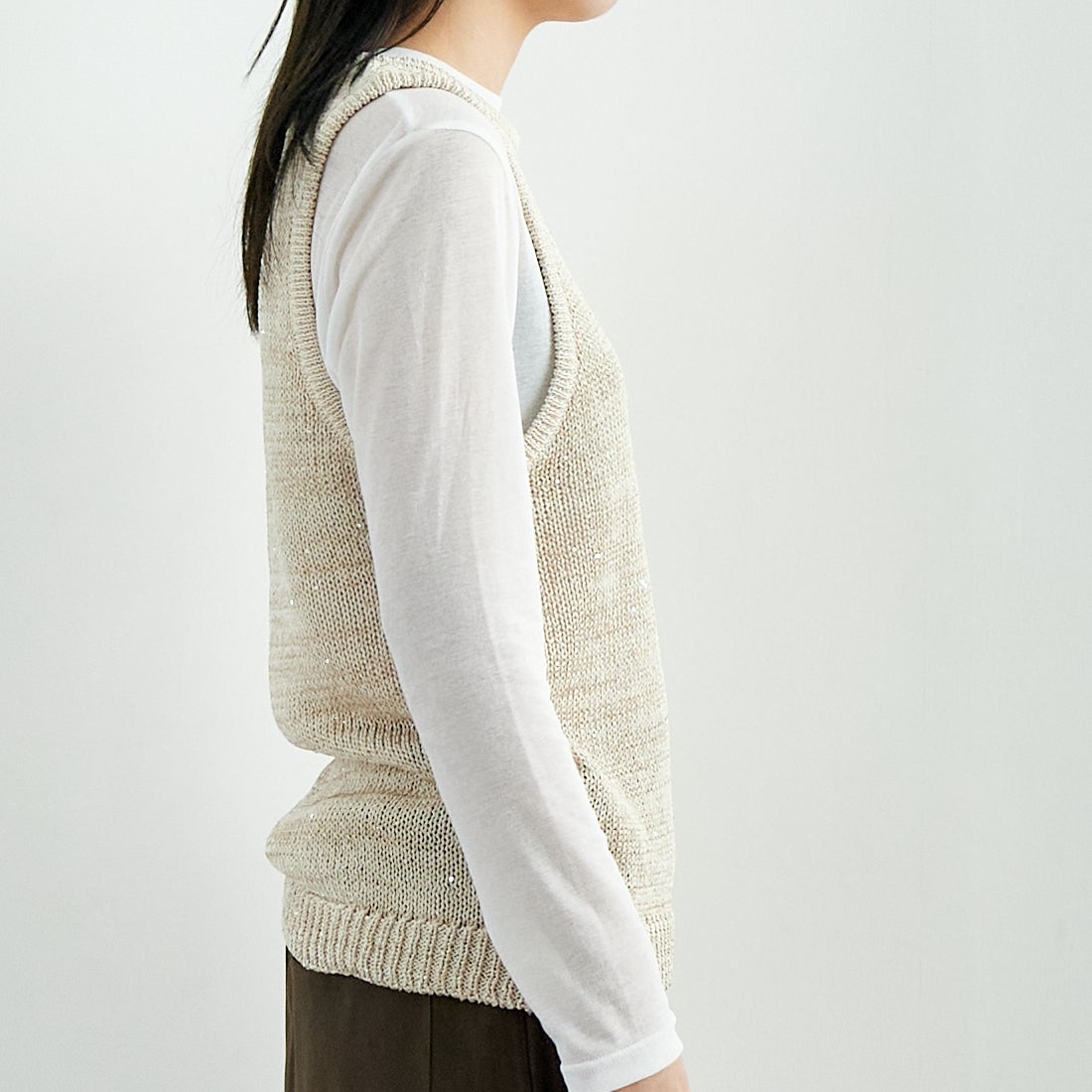 CLOCHE [クロシェ] スパンコール和紙ニットベスト [51285587] 031 ﾍﾞｰｼﾞｭ &&モデル身長：167cm 着用サイズ：2&&