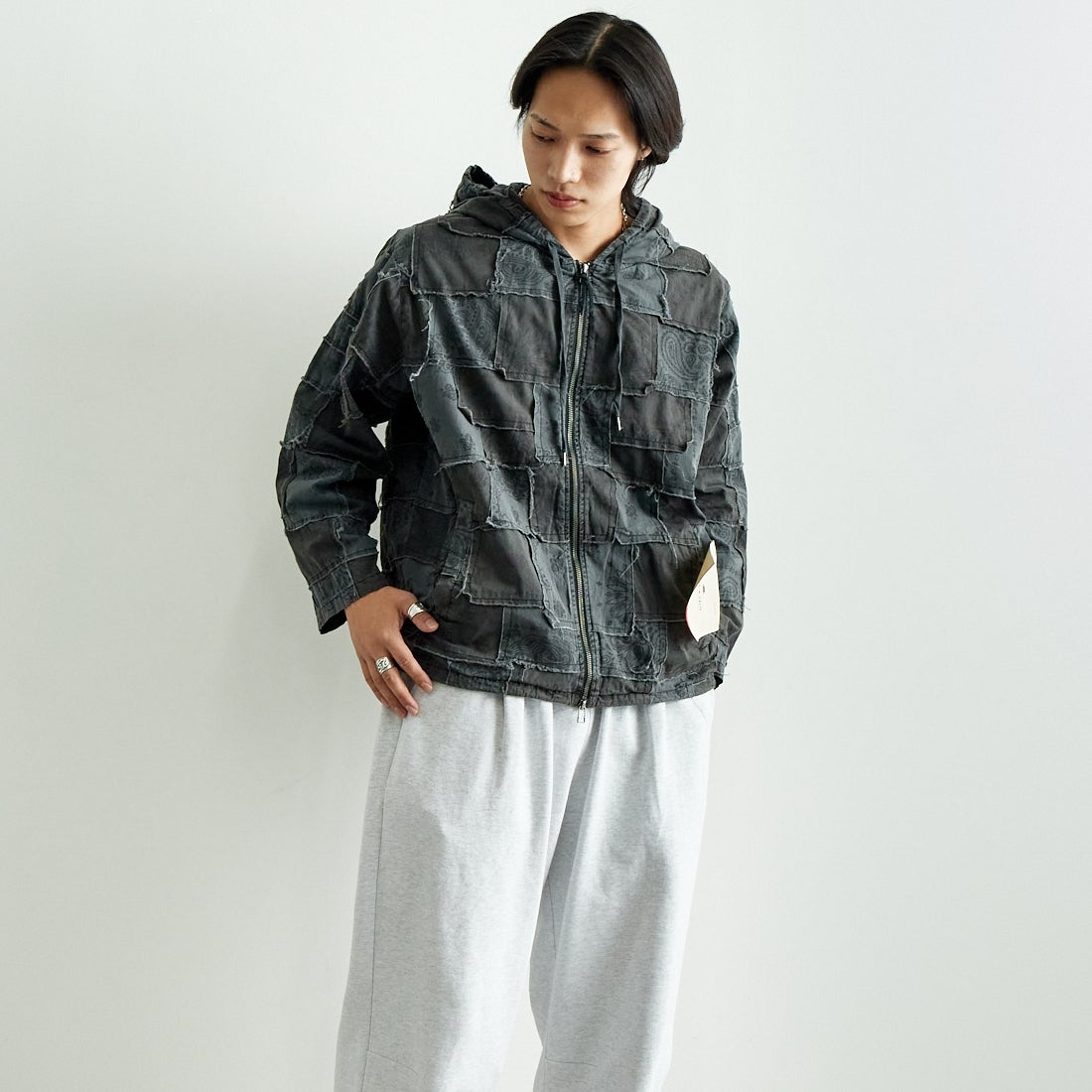 HELLO CALIF [ハローカリフ] HAV-A-HANK パッチワークフーディ [651007] BLACK &&モデル身長：179cm 着用サイズ：M&&