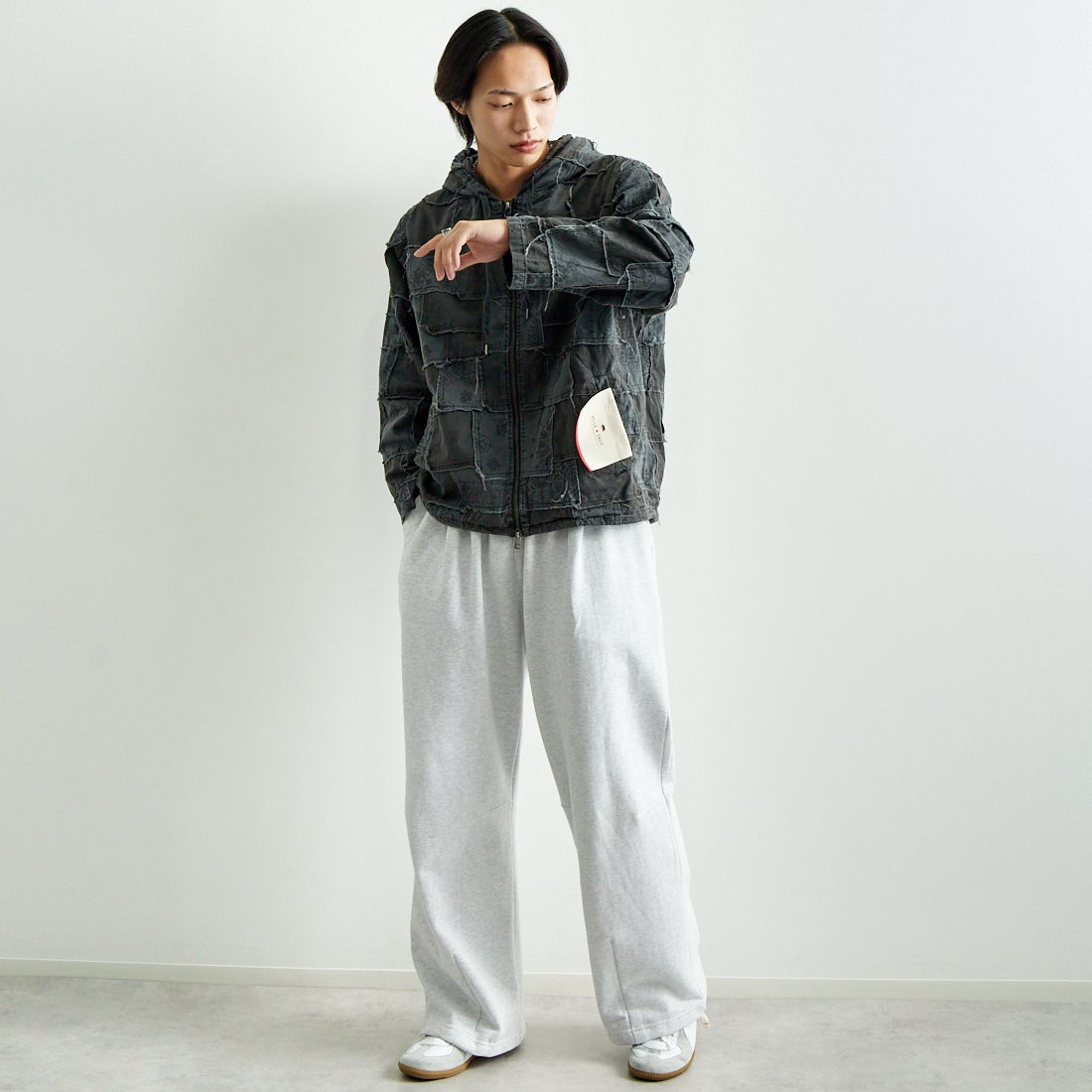 HELLO CALIF [ハローカリフ] HAV-A-HANK パッチワークフーディ [651007] BLACK &&モデル身長：179cm 着用サイズ：M&&